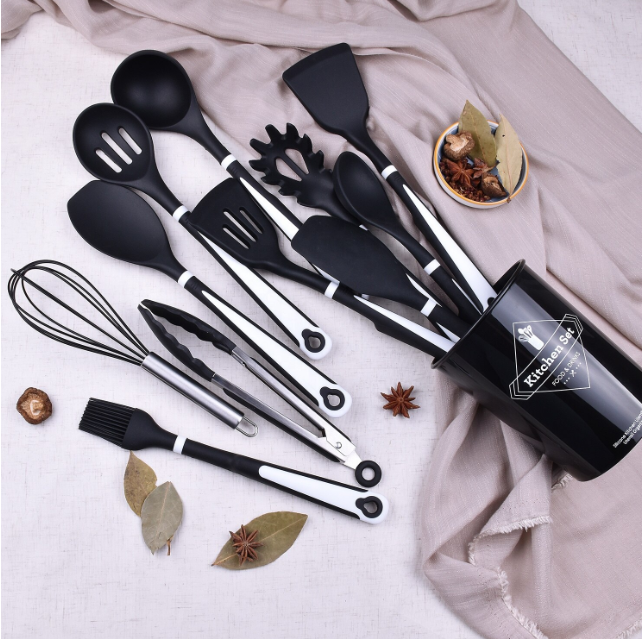 Set ustensile bucatarie 12 piese – lemn + silicon alimentar, termorezistente, suport blat negru